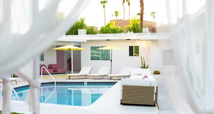 Deluxe Room, 1 King Bed, Kitchen, Pool View