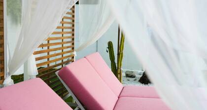 Deluxe Room, 1 King Bed, Kitchen, Pool View