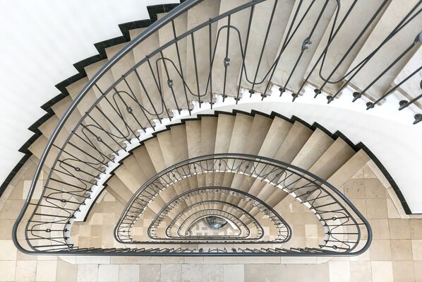 Apartment | 2 bedrooms, Internet - Modern Flat w Netflix Balcony top Location (Lucerne)