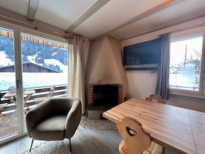 House | 2 bedrooms, desk, Internet