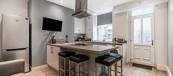 Modern Affordable Home - Contractors Leisure
