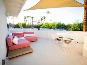 Studio | 1 bedroom - Premium Suite, King Bed With Sofa Bed, Pool View (Palm Springs)