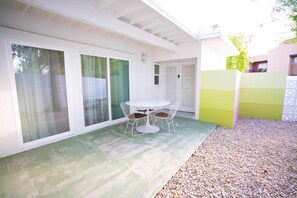 House | 1 bedroom - Premium Suite, King Bed With Sofa Bed, Pool View (Palm Springs)