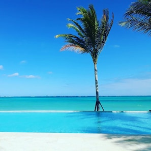 Apartment | 4 bedrooms - 4 Bedroom Cable Beach Condo With Balcony (Nassau)