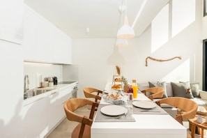 3 bedrooms, Internet