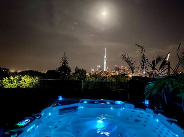 Apartment, Smoking | 5 bedrooms