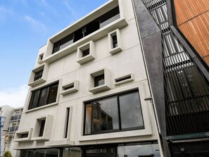 Apartment, Smoking | 5 bedrooms