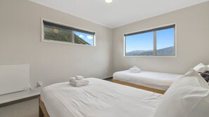 House | 4 bedrooms - Wanaka Mount Iron Edge With Mountain Views (Wānaka)