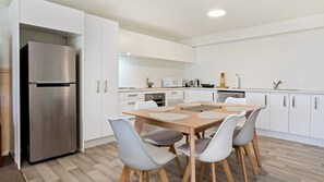 House | 5 bedrooms - Mount Iron The Big House 2 Kitchens 2 Living (Wānaka)