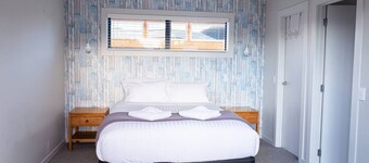 Peaceful Hawea Escape