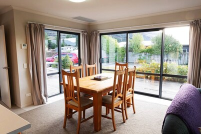 Peaceful Hawea Escape