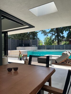 独立别墅 | 3 多间卧室、办公桌