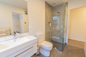 House | 4 bedrooms, Internet