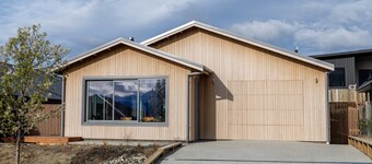 Sunny Spacious on Scurr Terrace