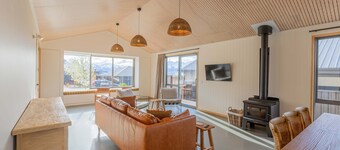 Sunny Spacious on Scurr Terrace