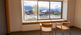 Sunny Spacious on Scurr Terrace
