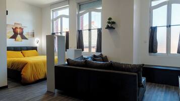 Deluxe Apartment | Free WiFi