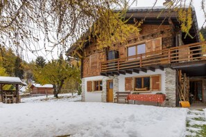 House | 2 bedrooms - Beautiful Apartment Under Owners Chalet (Riddes)