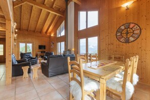 House | 3 bedrooms - La Taniere Cozy Chalet With Incredible Views and Parking (Riddes)