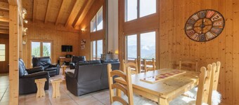 La Taniere Cozy Chalet With Incredible Views and Parking