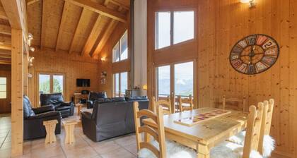 La Taniere Cozy Chalet With Incredible Views and Parking