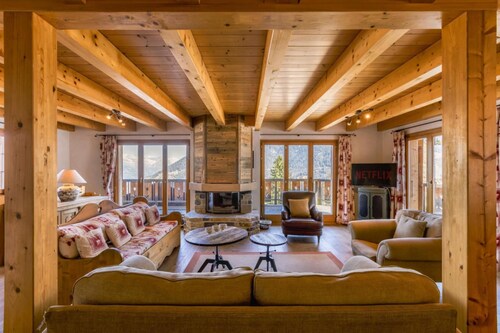 Luxury 10 pax Chalet With Incredible Views Garage