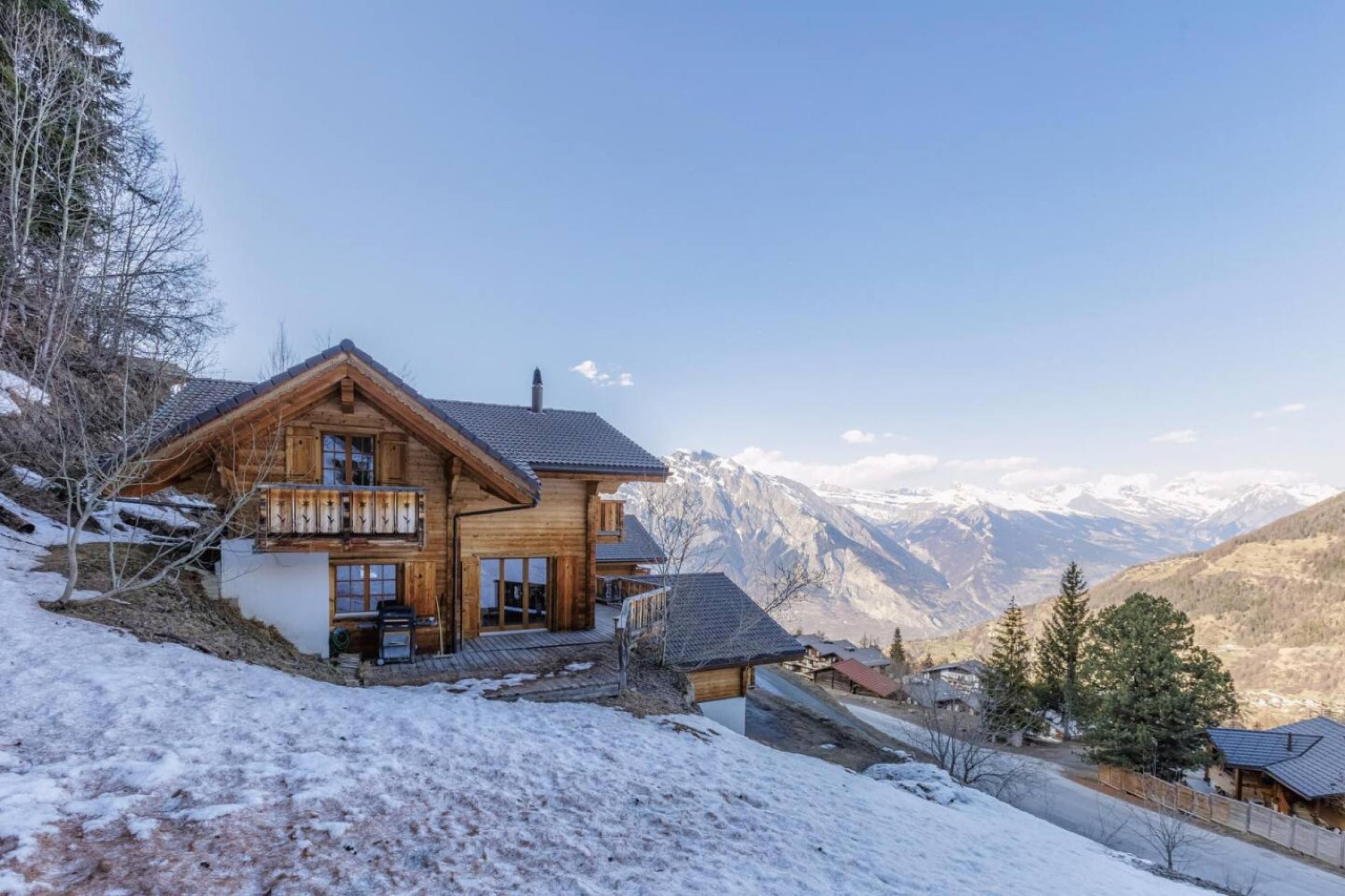 House | 5 bilik tidur 