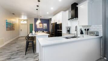 House | 4 bedrooms, Internet