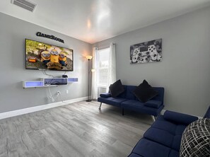 House | 6 bedrooms, Internet