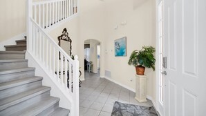 House | 5 bedrooms, high-speed internet