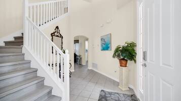 House | 5 bedrooms, Internet