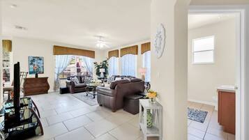 House | 5 bedrooms, Internet