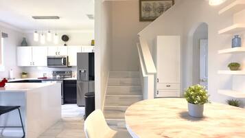 公寓 | 4 間臥室、網路服務