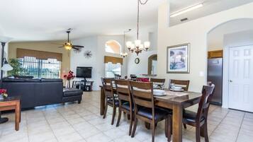 House | 4 bedrooms, Internet