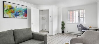 Fast Wi-fi Free Parking 10 Mins to City Centre