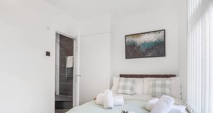 Charming 2 Bed-ensuites Fast Wi-fi
