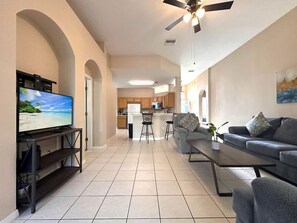 House | 4 bedrooms, Internet - Disney Hideaway Villa Sleeps 9 4Bd Home With Pool (Haines City)