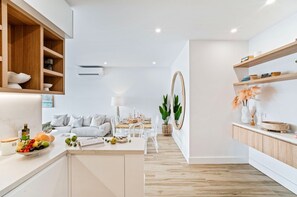 3 bedrooms, Internet - Coconut Apartment at Palm View Collective (Sydney)