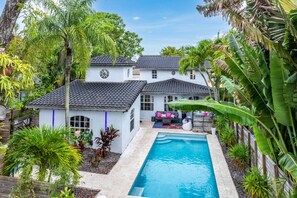 5 bedrooms - Chic Retreat Heated Pool Floats Close to Beach (Fort Lauderdale)