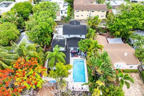 5 bedrooms - Chic Retreat Heated Pool Floats Close to Beach (Fort Lauderdale)