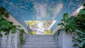 A staircase with a mosaic ceiling, surrounded by lush greenery. - Valhalla Luxury Villa (Punta de Mita)
