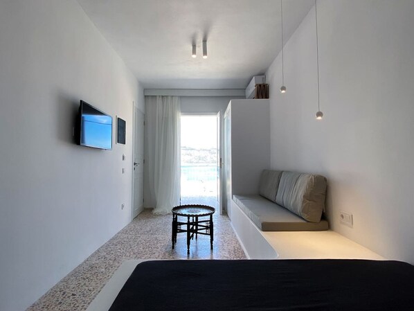Apartment, Smoking