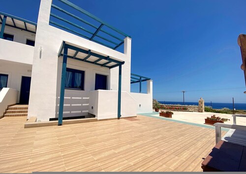 Michail Suites Afiartis Araki