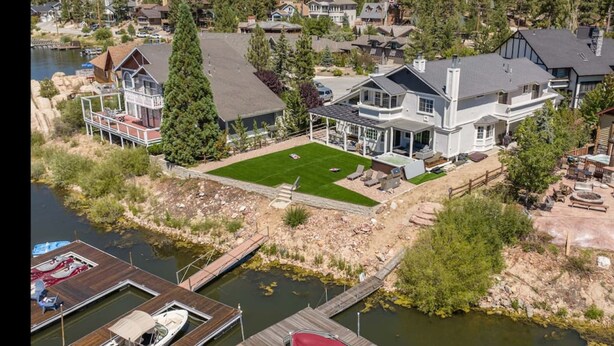 House - Lakefront Big Bear in Big Bear Lake (Big Bear Lake)
