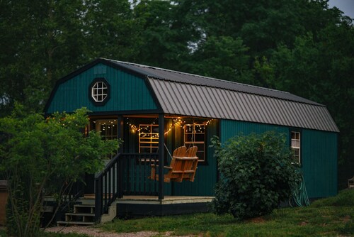 Farm Stay Hot tub Pond Nature Views Near Dwntwn