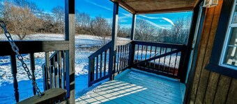 Farm Stay Hot tub Pond Nature Views Near Dwntwn