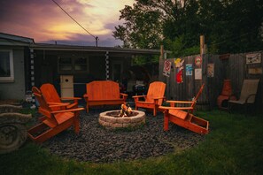 4 bedrooms - Farm Ranch Huge Hot tub Retro Solar 15 Downtown (Indianapolis)
