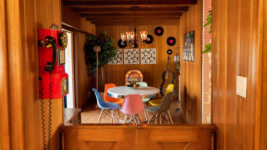 Farm Ranch Huge Hot tub Retro Solar 15 Downtown