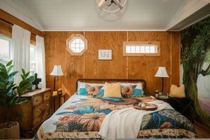 House, Accessible, Smoking - Ruby s Red Cabin Hot Tub Nature Horses Indy (Indianapolis)