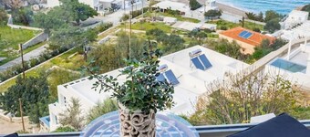 Yploui Suites 1 in Kira Panagia